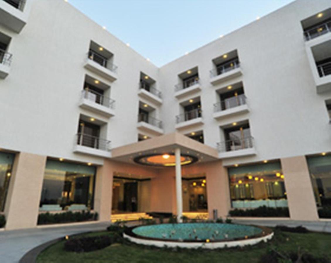 Krsna Lila By The Blues Hotell Sānand Exteriör bild